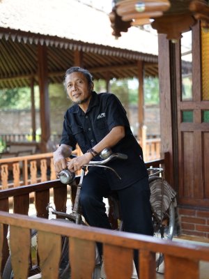 Drs. Luthfi Hidayatullah Drs. Luthfi Hidayatullah