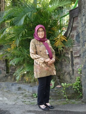 Dra. Endang Kristiyowati Dra. Endang Kristiyowati