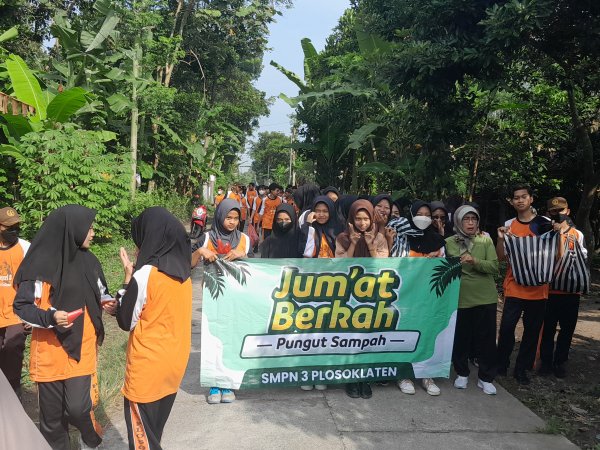 Jum'at Berkah Pungut Sampah