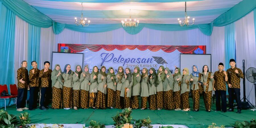 Guru SMPN 3 Plosoklaten